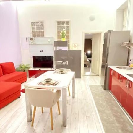 Yes, Yes! Lovely Apartment Good Amenities Budapest Center エクステリア 写真