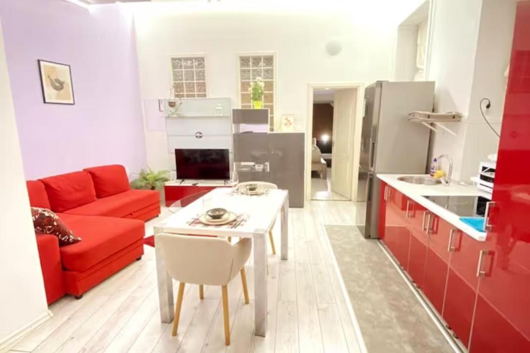 Yes, Yes! Lovely Apartment Good Amenities Budapest Center エクステリア 写真