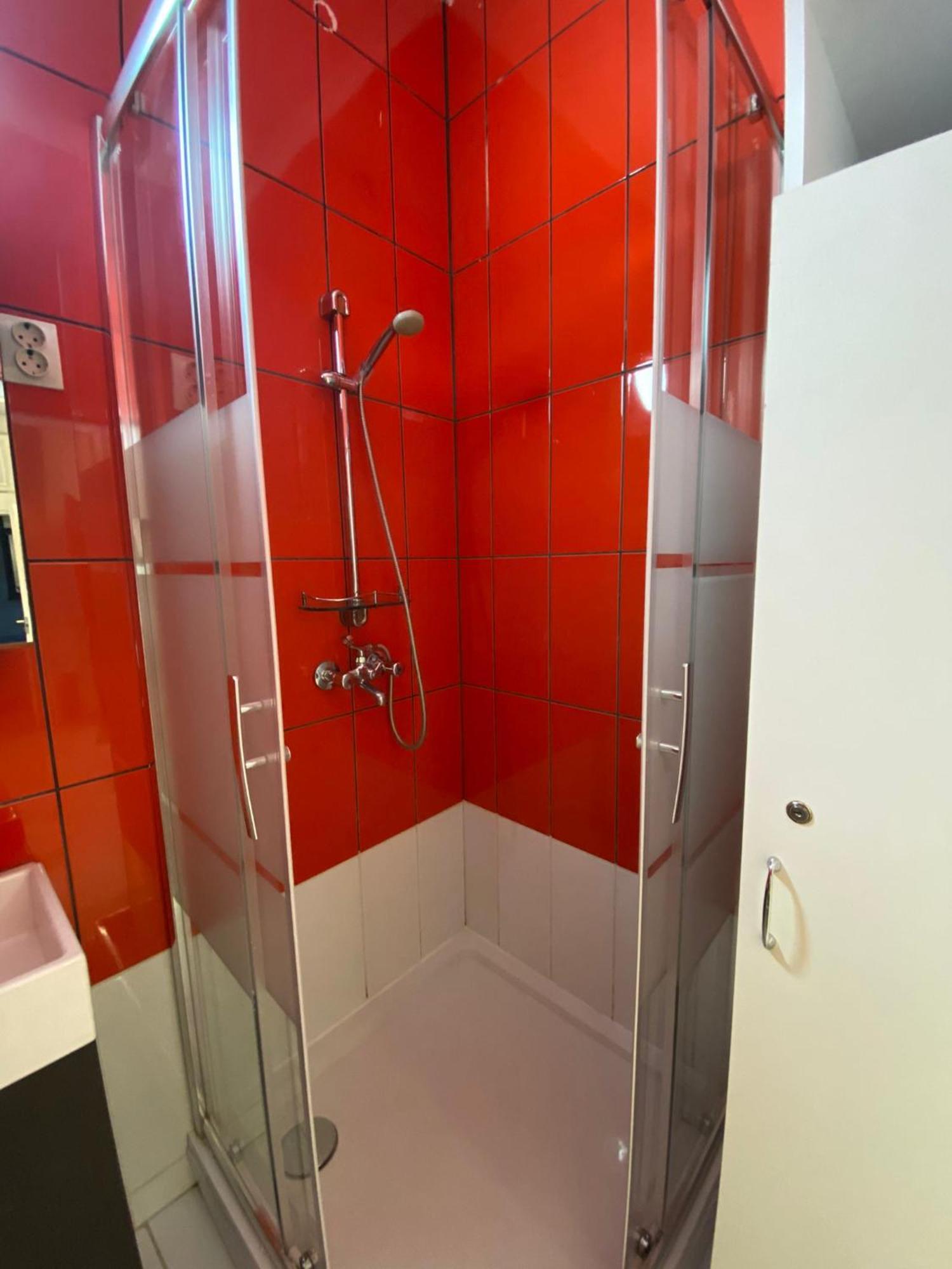 Yes, Yes! Lovely Apartment Good Amenities Budapest Center エクステリア 写真