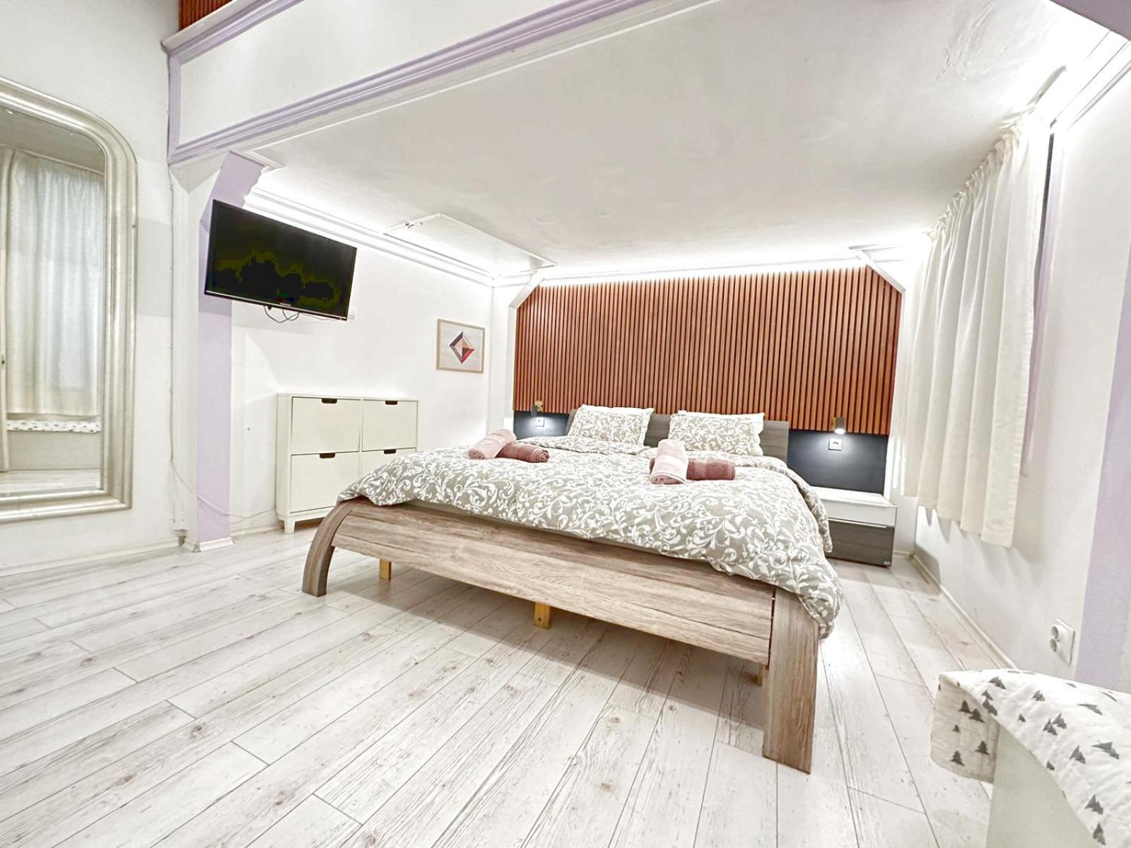 Yes, Yes! Lovely Apartment Good Amenities Budapest Center エクステリア 写真