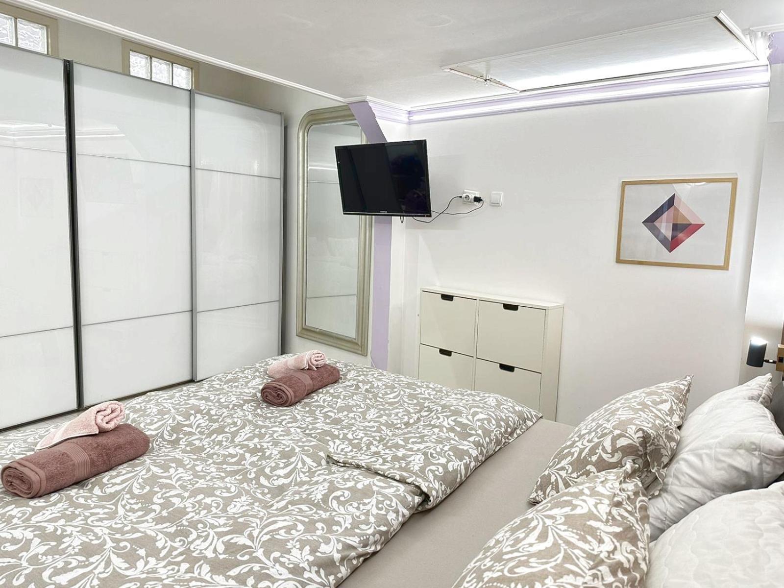 Yes, Yes! Lovely Apartment Good Amenities Budapest Center エクステリア 写真