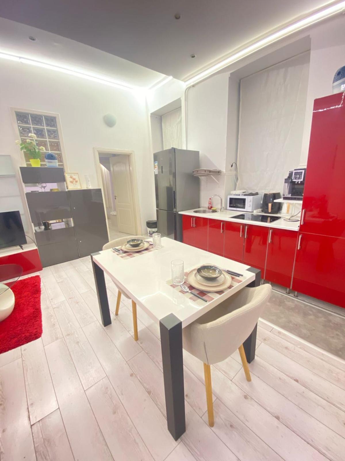 Yes, Yes! Lovely Apartment Good Amenities Budapest Center エクステリア 写真