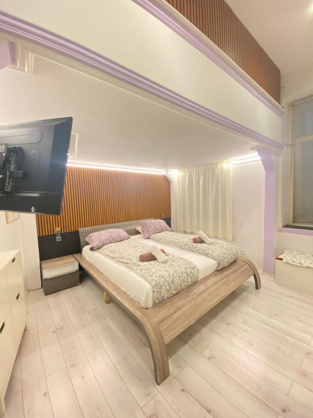 Yes, Yes! Lovely Apartment Good Amenities Budapest Center エクステリア 写真